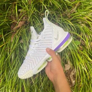 Nike Lebrons size 8.5